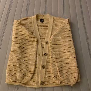 Size small gap sweater. Never worn. Cream color.